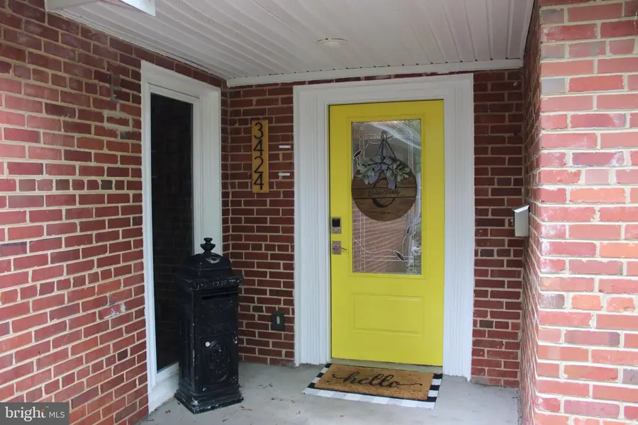 3424 Brookwood Dr, Fairfax, VA 22030 - #2