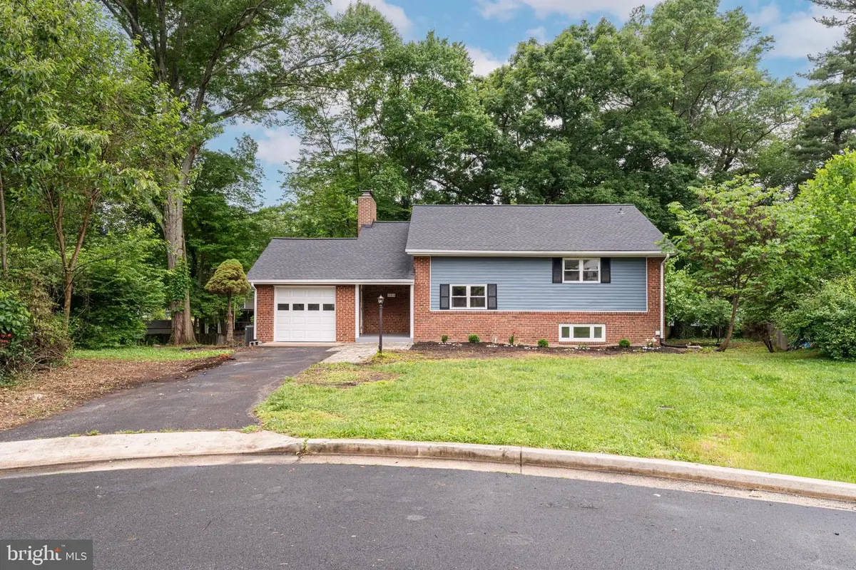 10915 Maple St, Fairfax, VA 22030 - #1