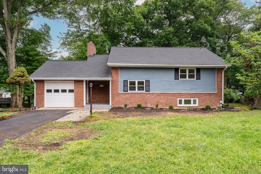 10915 Maple St, Fairfax, VA 22030 - #2