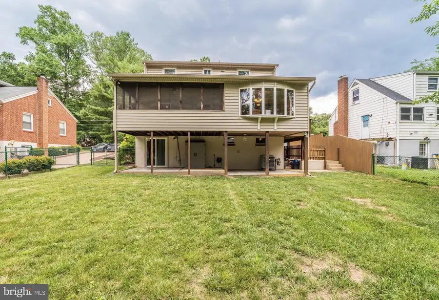 10824 Scott Dr, Fairfax, VA 22030 - #2