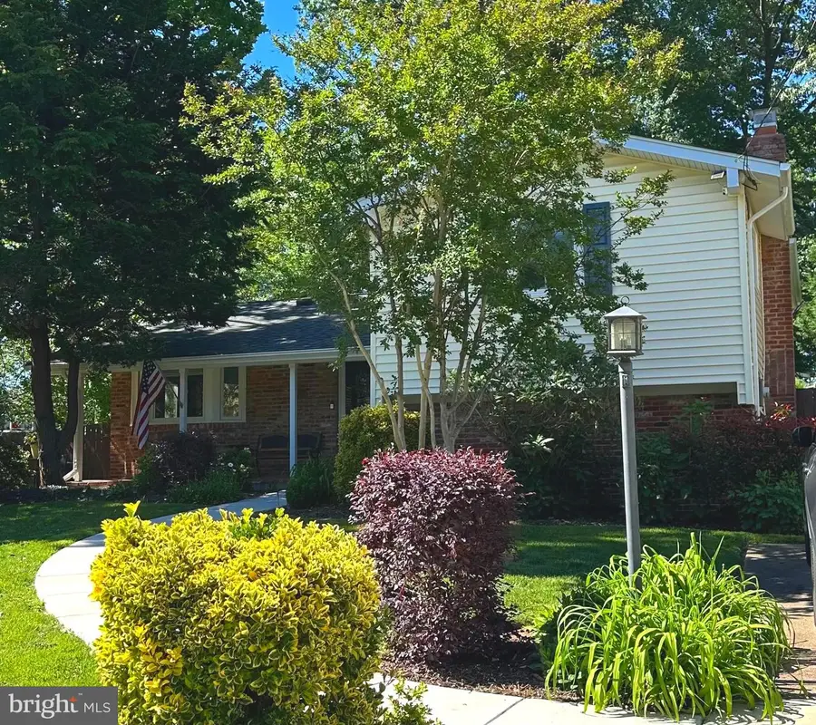 10208 Forest Ave, Fairfax, VA 22030 - #2