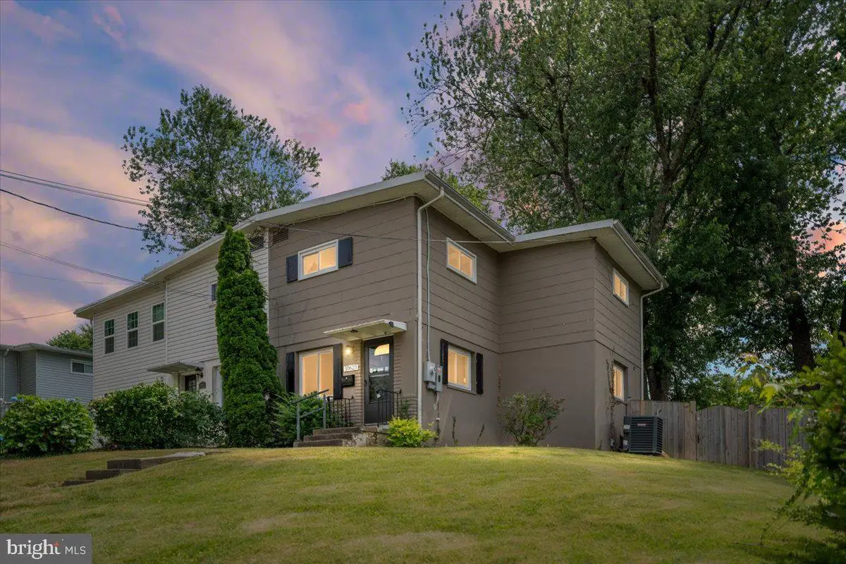 10623 Maple St, Fairfax, VA 22030 - #1