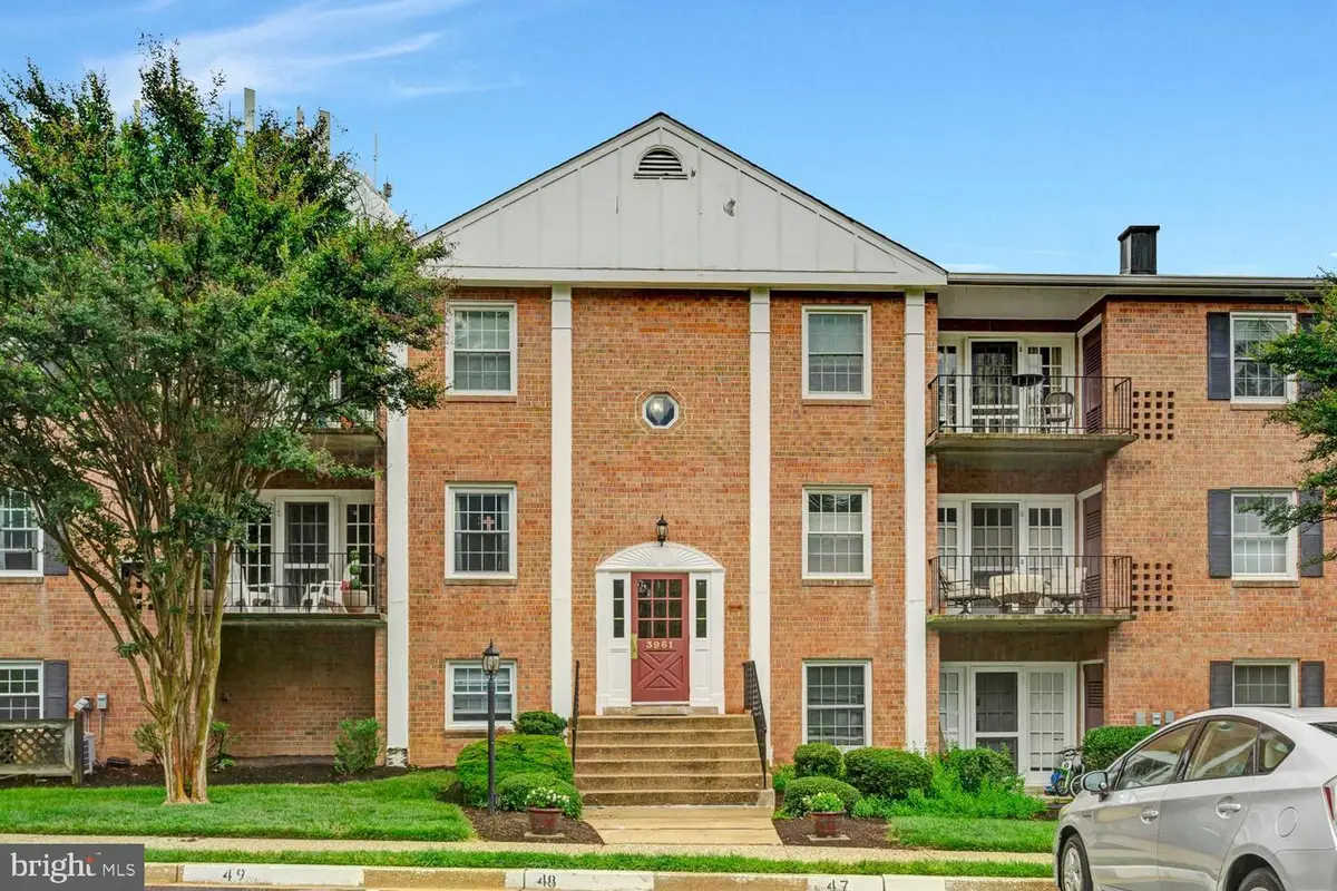 3961 Lyndhurst Dr #303, Fairfax, VA 22031 - #1