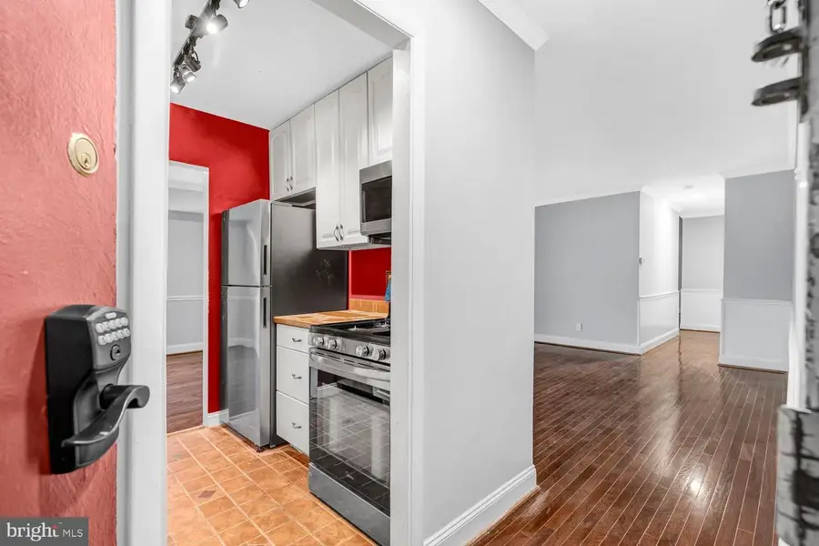 3961 Lyndhurst Dr #303, Fairfax, VA 22031 - #2