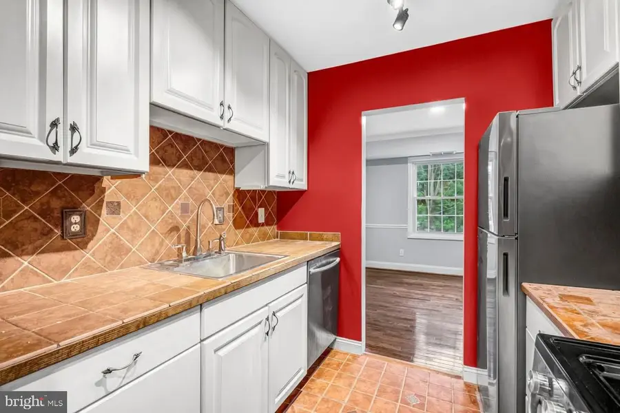 3961 Lyndhurst Dr #303, Fairfax, VA 22031 - #3