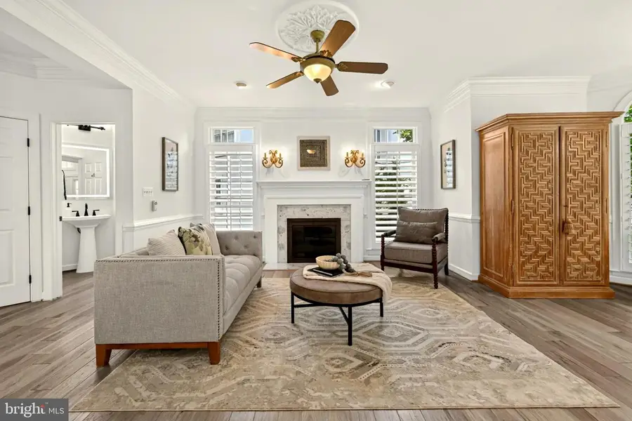 3860 Farrcroft Dr, Fairfax, VA 22030 - #3