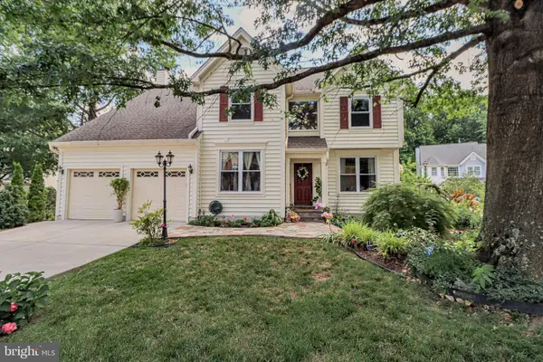 4001 Crestar Ct, FAIRFAX, VA 22032