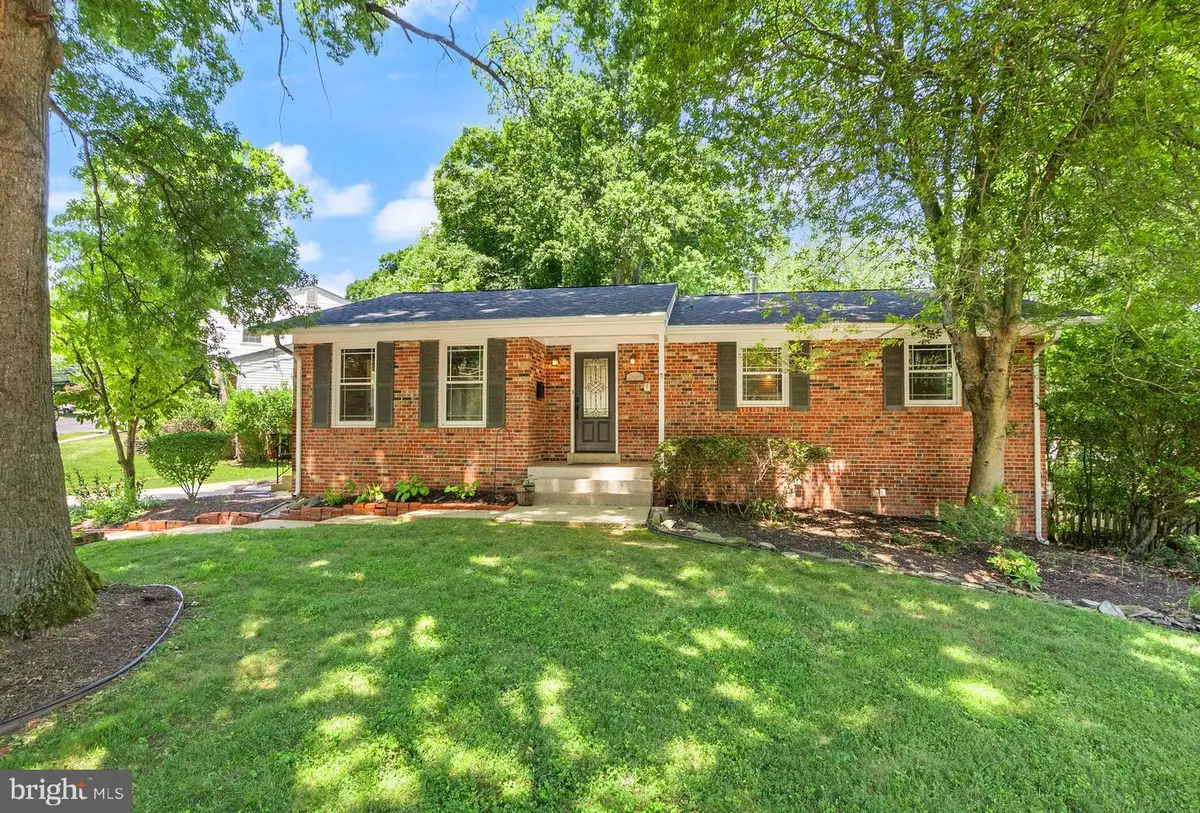 3231 Fair Woods Pkwy, Fairfax, VA 22030 - #1