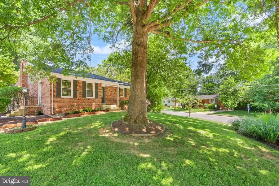 3231 Fair Woods Pkwy, Fairfax, VA 22030 - #3