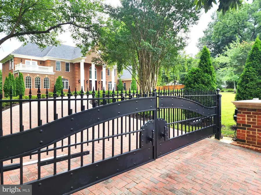3617 Chain Bridge Rd, Fairfax, VA 22030 - #3