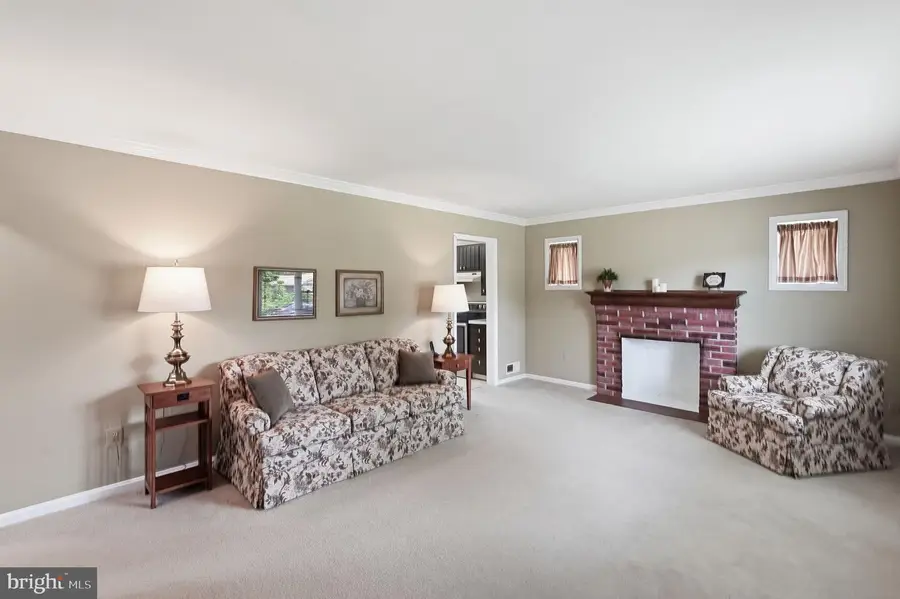 10013 Terry St, Fairfax, VA 22031 - #3