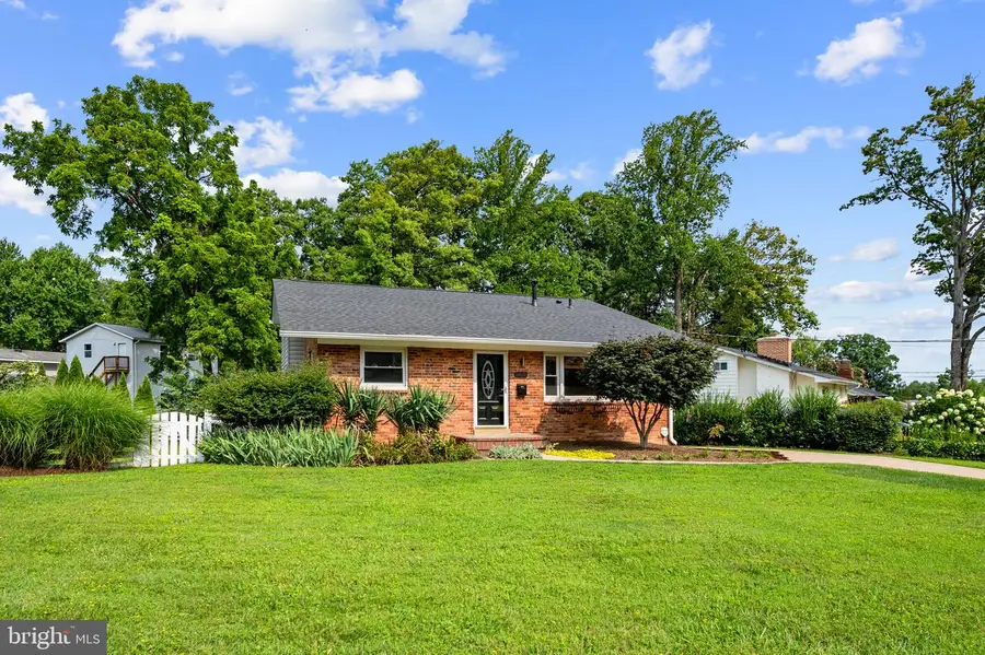 4216 Sideburn Rd, Fairfax, VA 22030 - #2