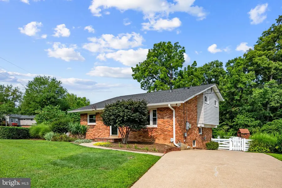 4216 Sideburn Rd, Fairfax, VA 22030 - #3