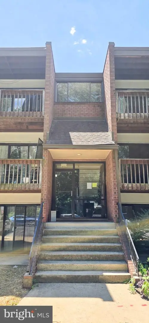 10725 West Dr #104, FAIRFAX, VA 22030