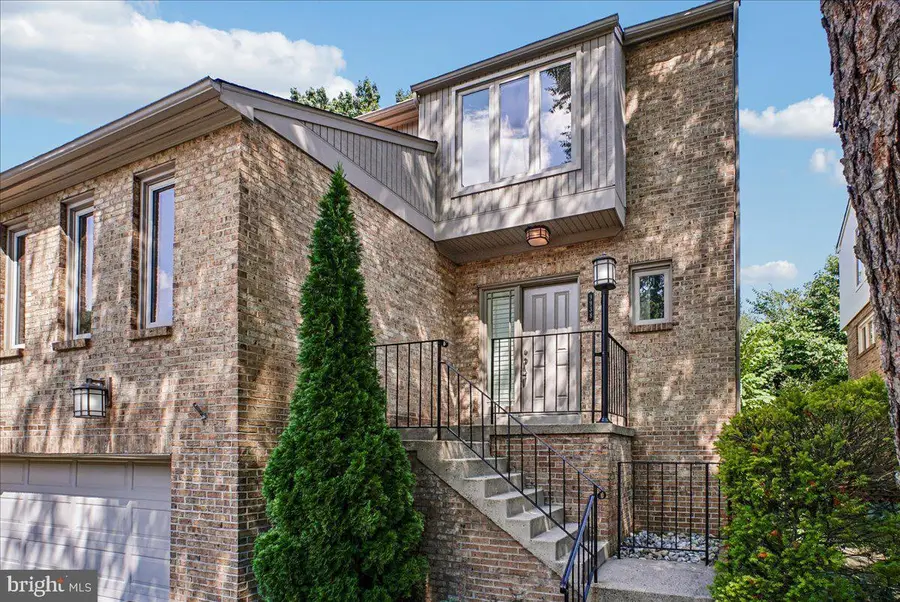 9938 Great Oaks Way, Fairfax, VA 22030 - #2