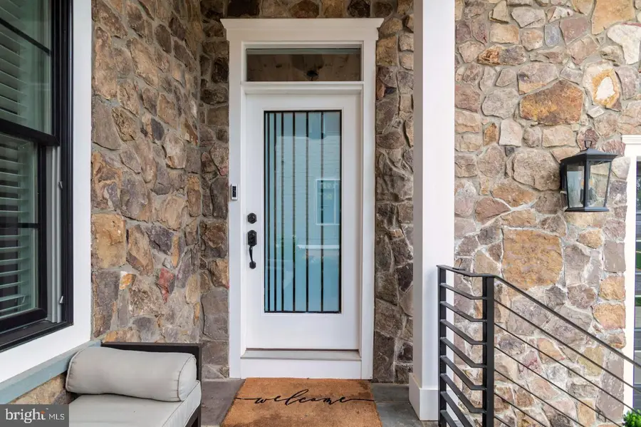 10704 Warwick Ave #a, Fairfax, VA 22030 - #2