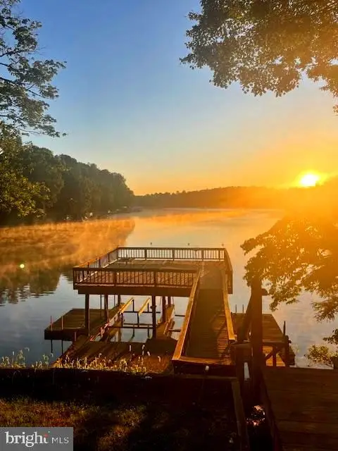 324 Indian Pointe Dr, HARDY, VA 24101