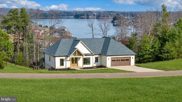 639 Compass Cove Cir, MONETA, VA 24121