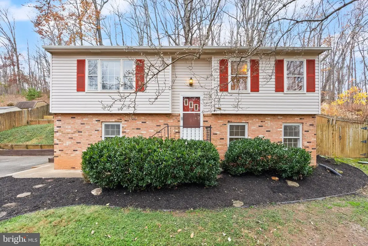 6738 Kelly Rd, Warrenton, VA 20187 - Image #1