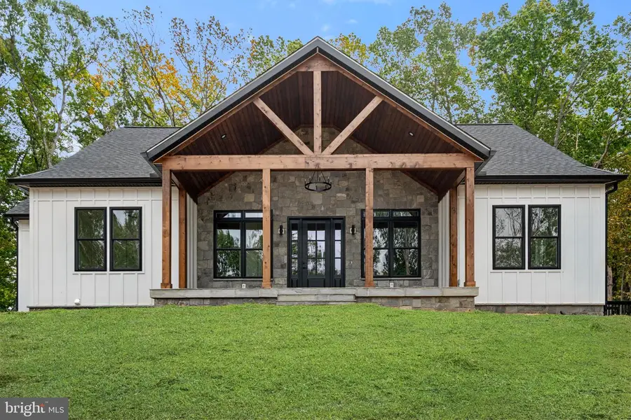 5355 Hillside Dr, Warrenton, VA 20187 - Image #2