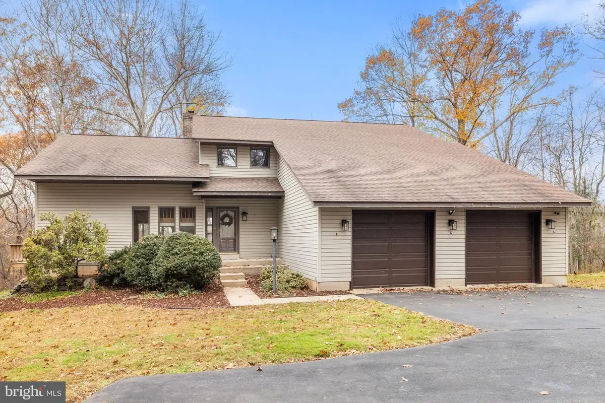 8423 Lock Ln, Warrenton, VA 20186 - #1