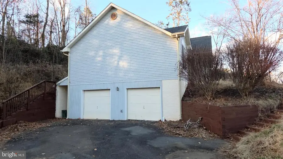 6233 Ridge Ln, Warrenton, VA 20187 - Image #2