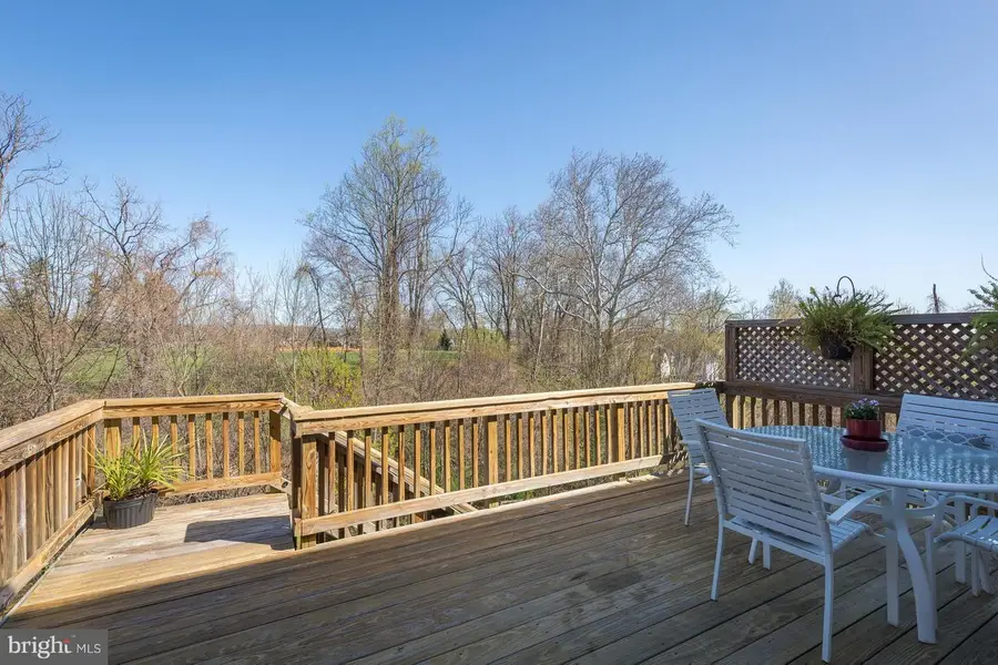274 Hidden Creek Ln, Warrenton, VA 20186 - Image #2
