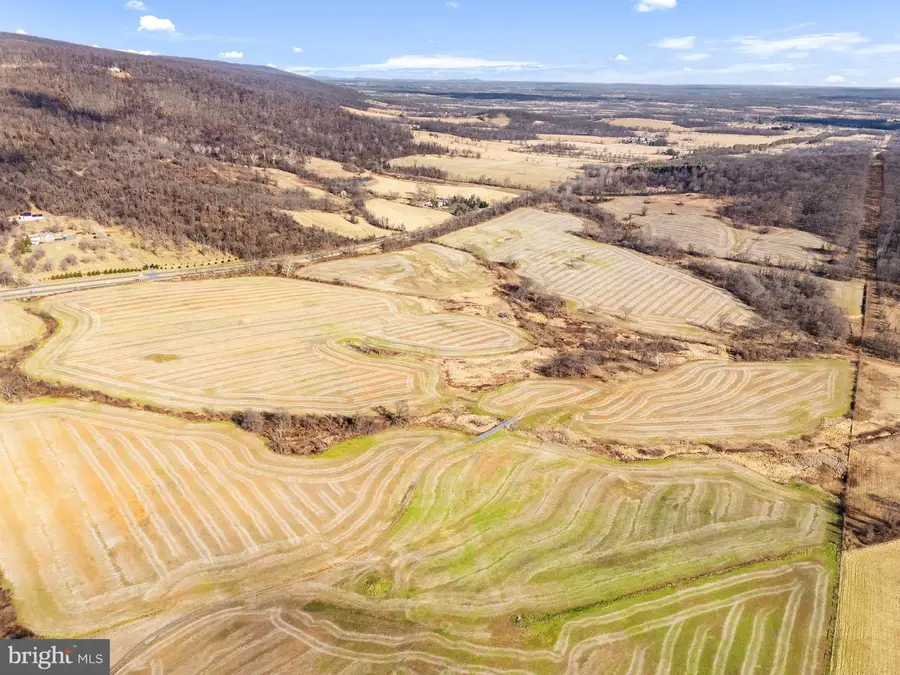 1041 Winchester Rd, Paris, VA 20130 - Image #3