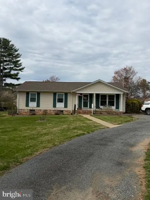 6774 Grays Mill Rd, Warrenton, VA 20187 - #1