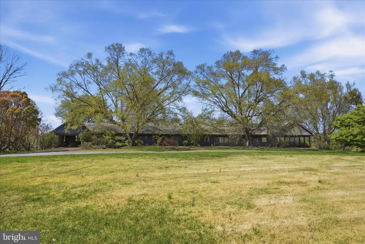 2517 Five Points Rd, Marshall, VA 20115 - #1