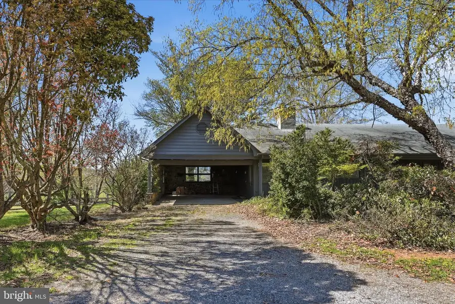 2517 Five Points Rd, Marshall, VA 20115 - #3