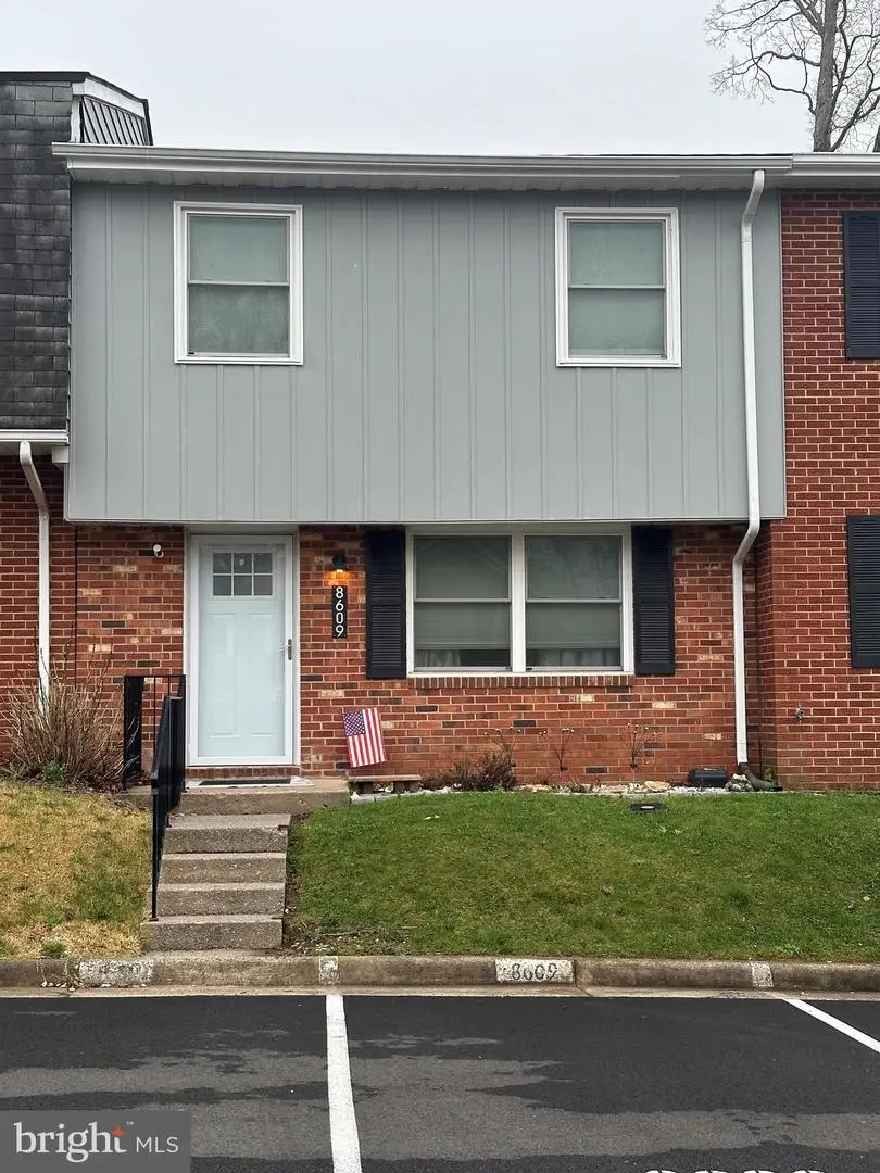 8609 Harrison Ct, Marshall, VA 20115 - #2