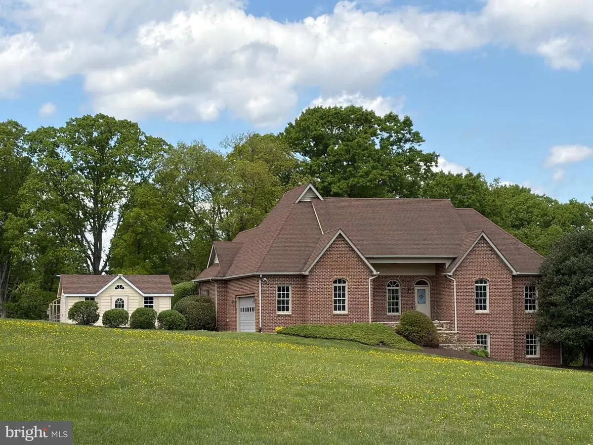 7001 Wayland Dr, Warrenton, VA 20187 - #1
