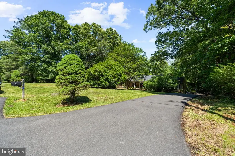 7281 Forrest Rd, Warrenton, VA 20187 - #2