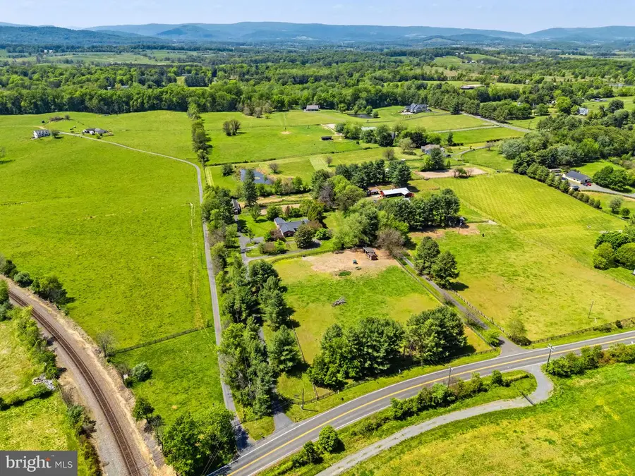 3934 Rectortown Rd, Marshall, VA 20115 - #3