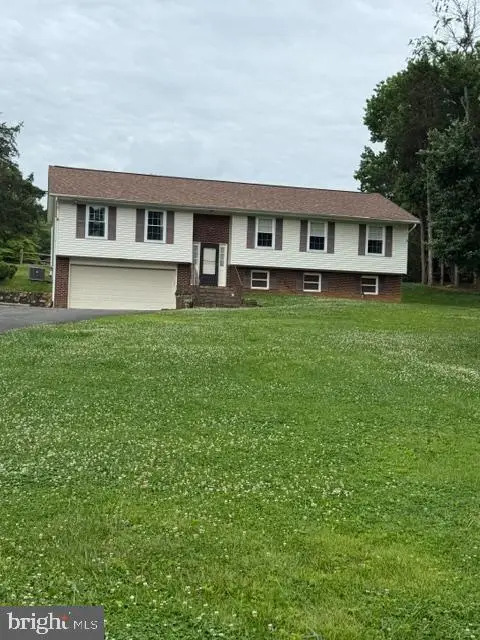 7077 Westmoreland Dr, Warrenton, VA 20187 - #1