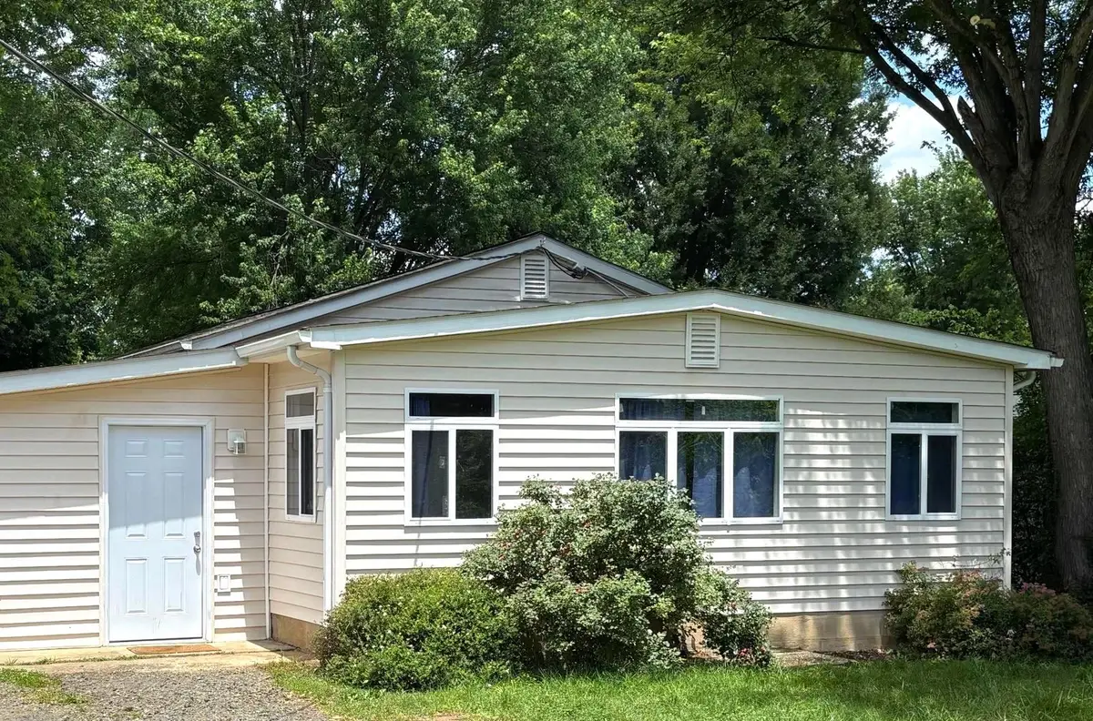 203 W Bowen St, Remington, VA 22734 - #1