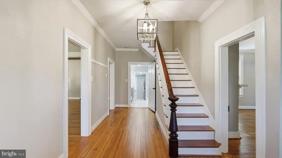 105 E Washington St, Remington, VA 22734 - #2