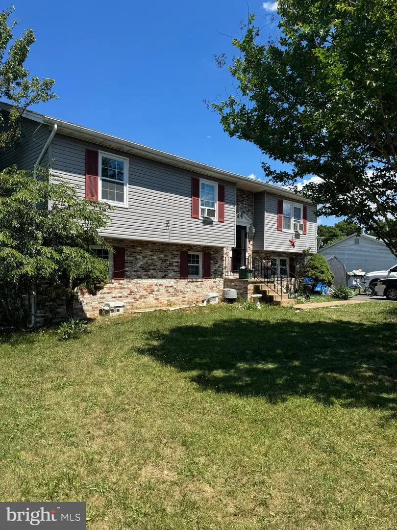 12235 Cedarwood Dr, Remington, VA 22734 - #1