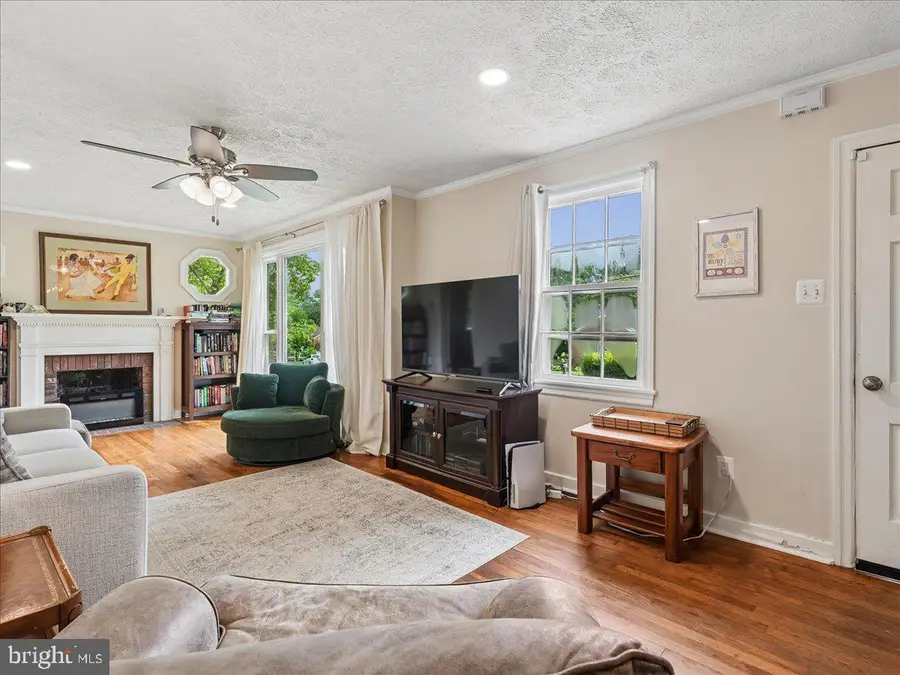 4247 Warren St, Marshall, VA 20115 - #3