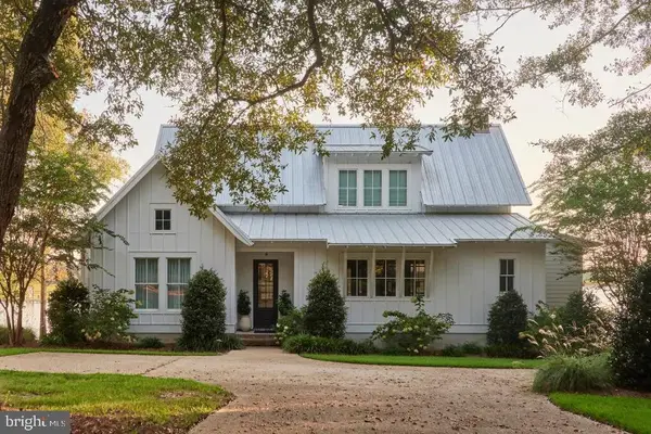 Crest Hill Road, HUME, VA 22639