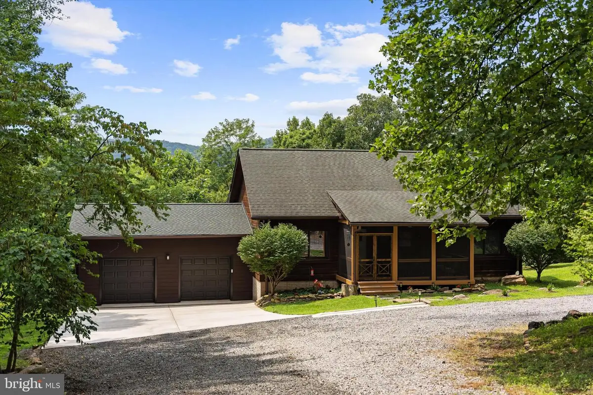 3967 Hidden Valley Ln, Linden, VA 22642 - #1