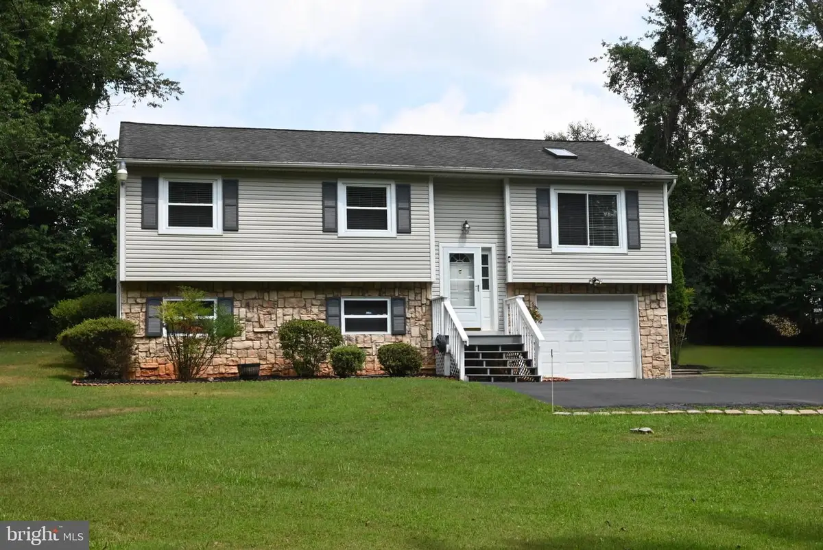7463 Suncrest Dr, Warrenton, VA 20187 - #1