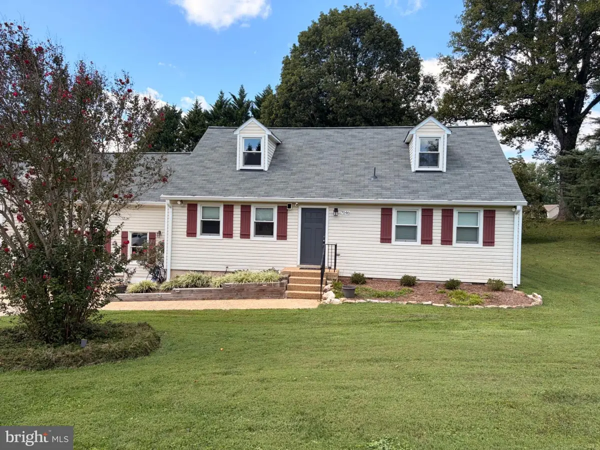 7046 Skyland Dr, Warrenton, VA 20187 - #1