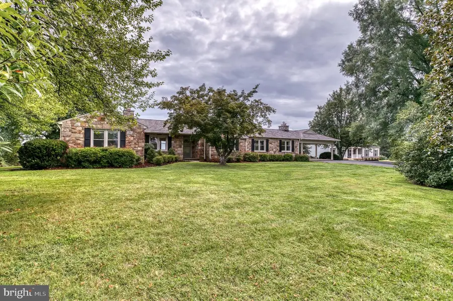 8215 Lees Ridge Rd, Warrenton, VA 20186 - #2