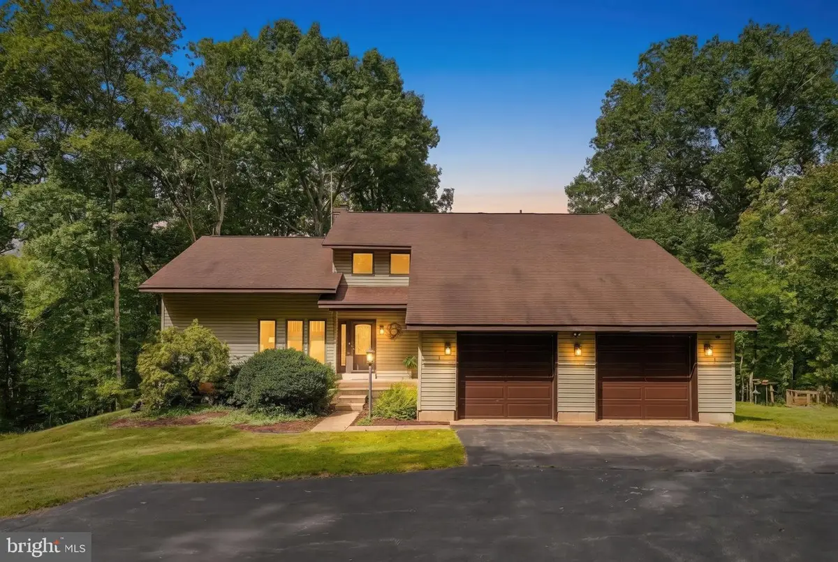8423 Lock Ln, Warrenton, VA 20186 - #1