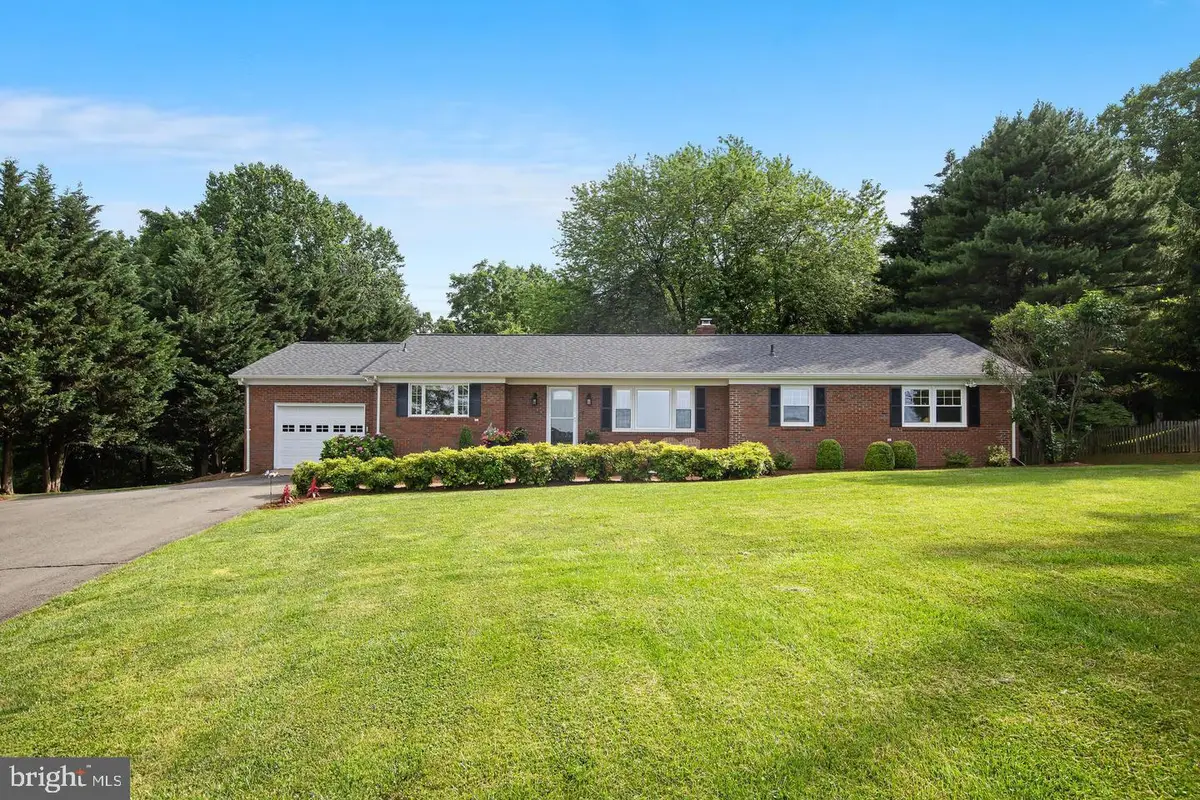7441 Bear Wallow Rd, Warrenton, VA 20186 - #1