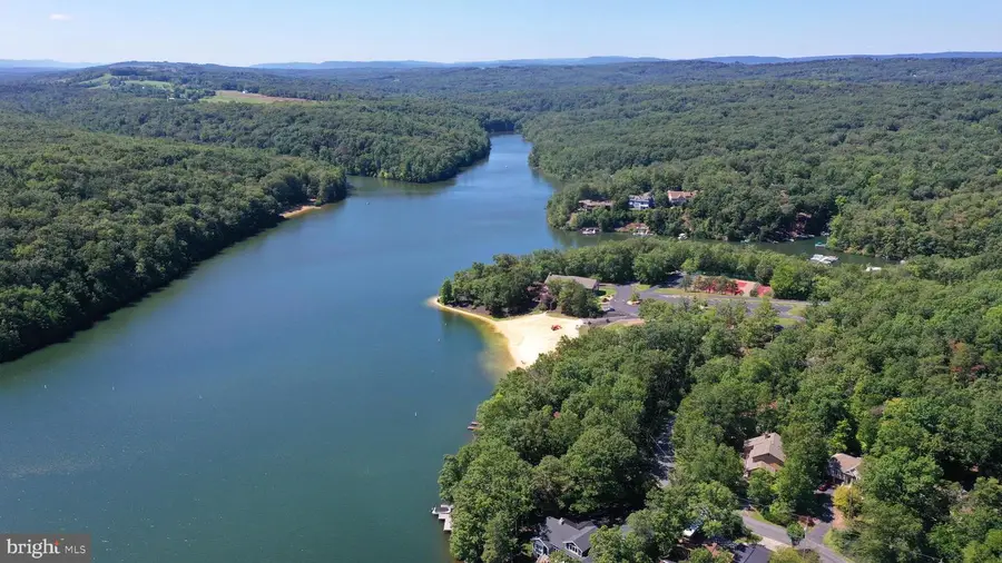 103 Green Leaf Dr, Cross Junction, VA 22625 - Image #2