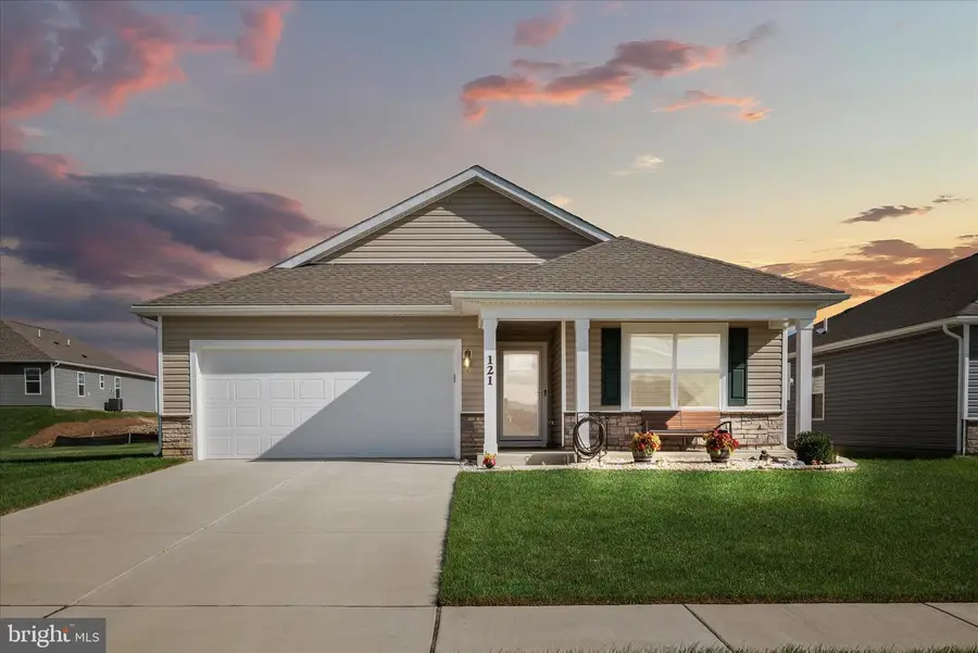 121 Grasmere St, Stephens City, VA 22655 - #3