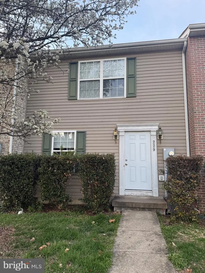 229 Surrey Club Ln, Stephens City, VA 22655 - #1